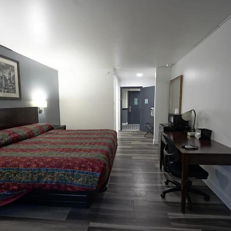 Berlin Greenwoods Inn & Suites מראה חיצוני תמונה