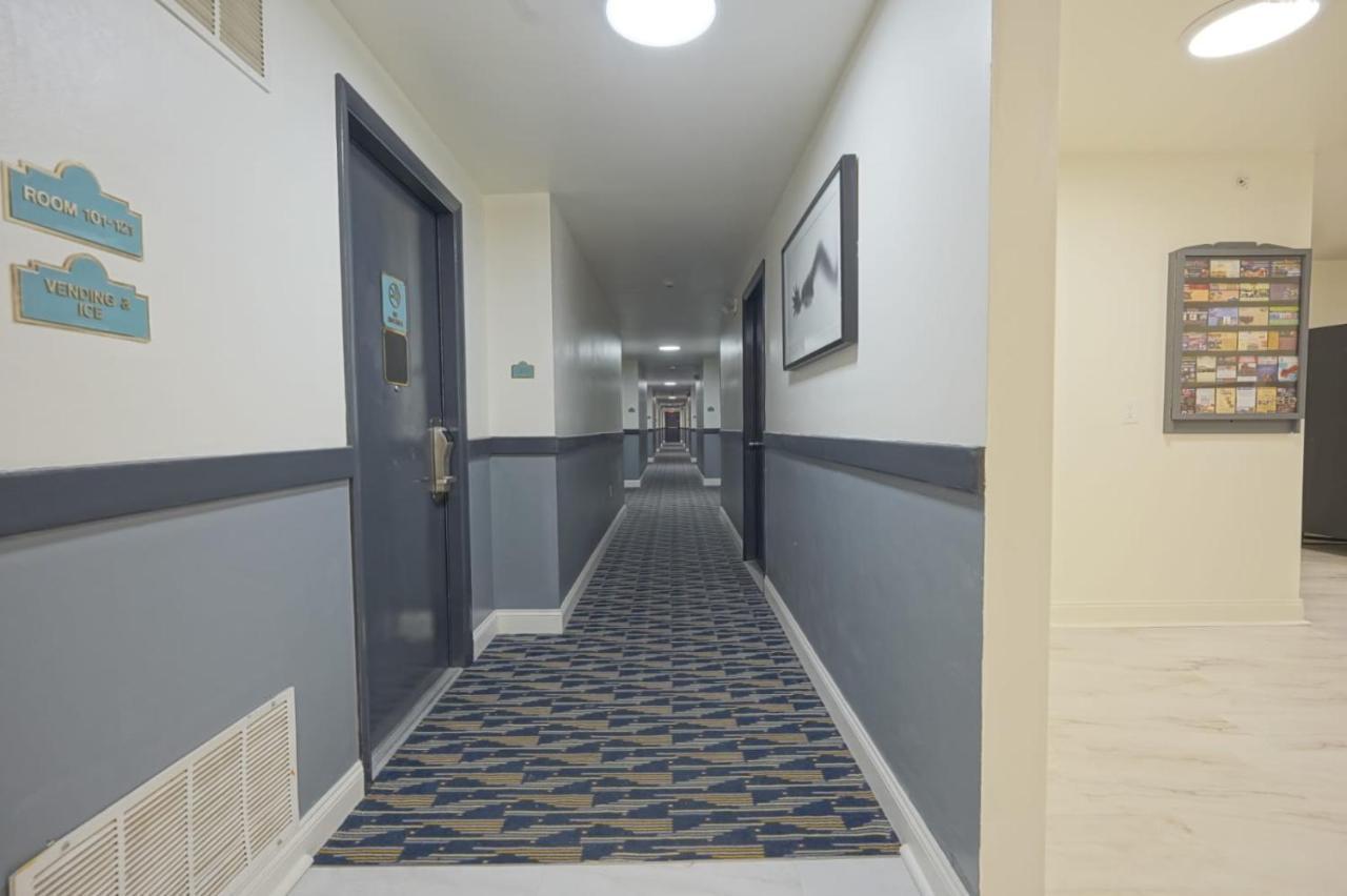 Berlin Greenwoods Inn & Suites מראה חיצוני תמונה